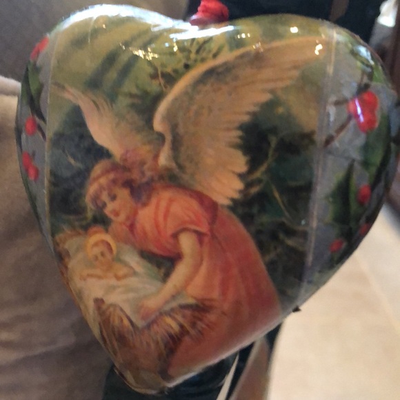 👼 Angel & Manger Paper Machete Puffed Heart Ornament - Picture 1 of 9